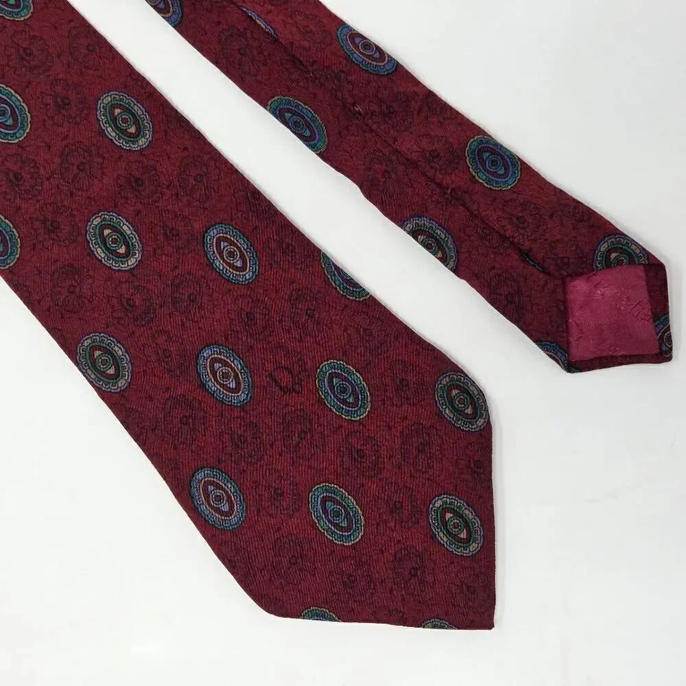 CHRISTIAN DIOR MONSIEUR VINTAGE SILK TIE RED MEDALLION SMOOTH 3.5" X 58"